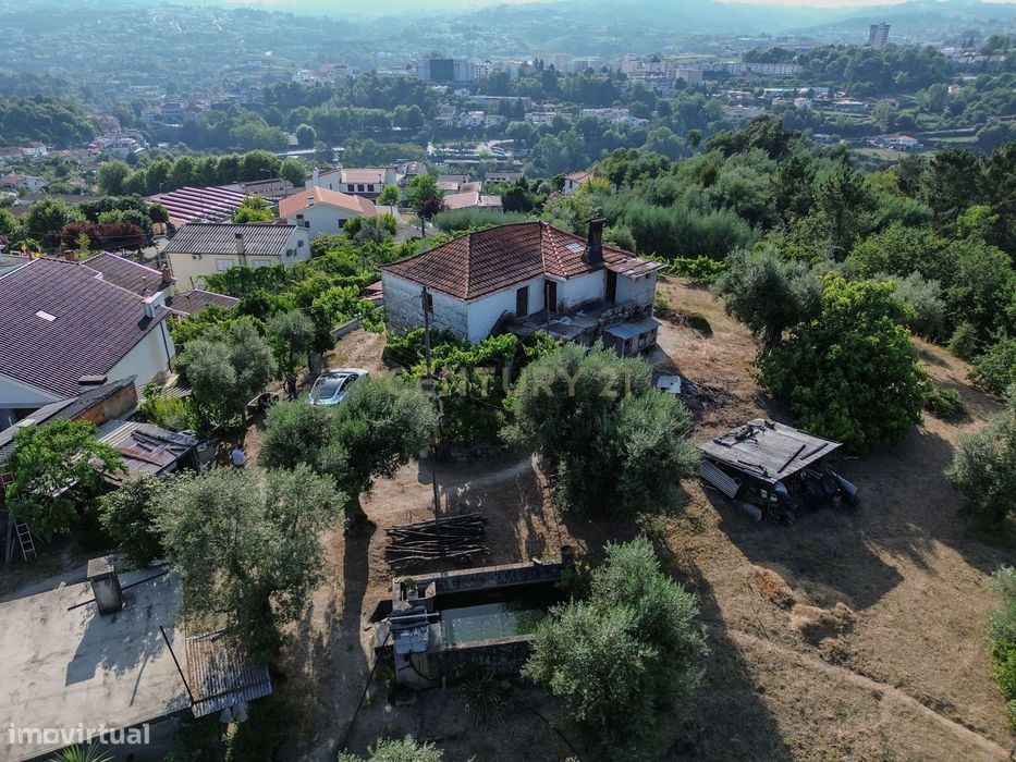 Quinta com 2 Hectares em Amarante/Porto, a 2min do Rio Tâmega e Centro