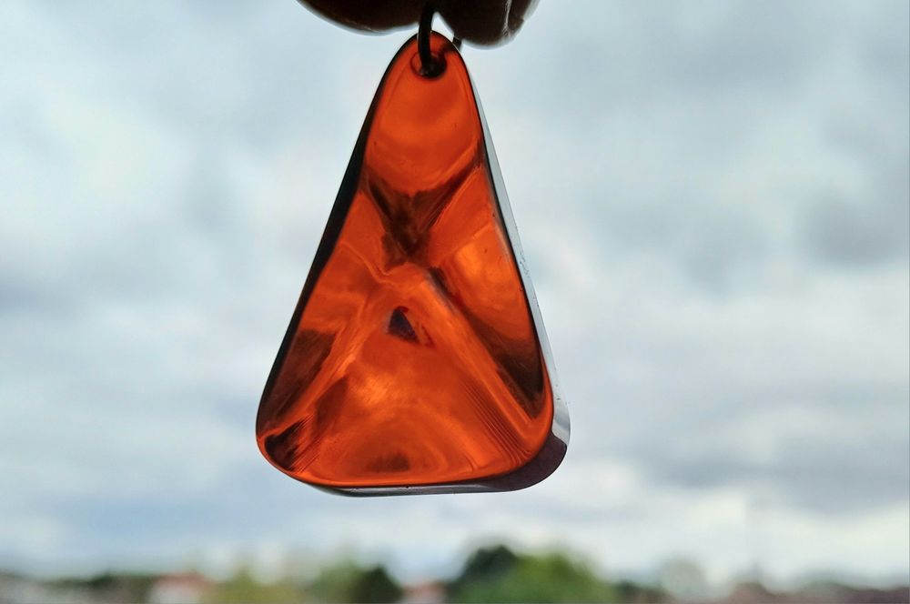 Wisior Art Deco Catalin Futuran Cherry Amber