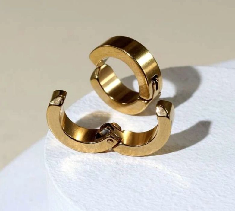 Vendo brincos dourados em aço inoxidável (portes incluídos)