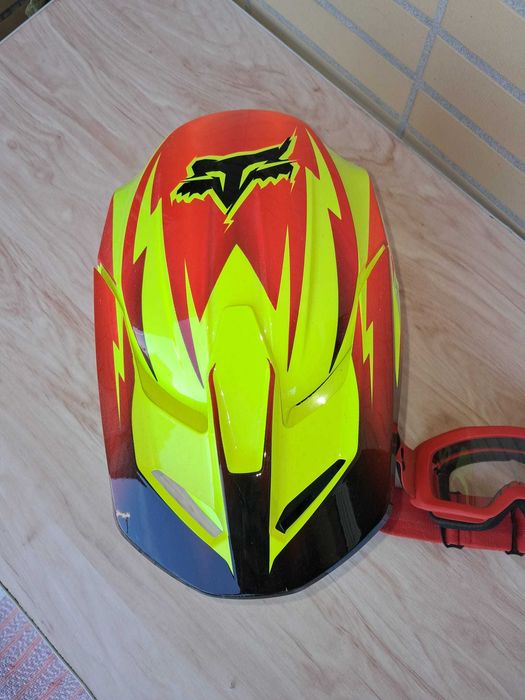 Equipamento de motocross para criança . Em muito bom estado
