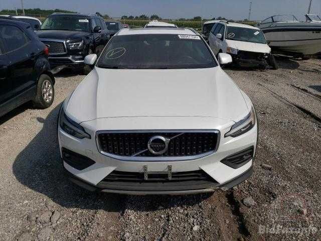 Бампер Volvo V60 запчастини вольво в60 запчасти