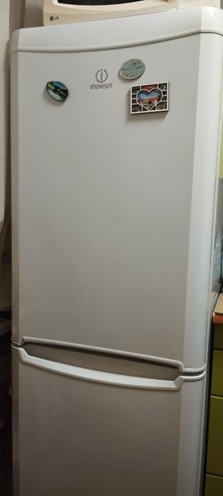 Холодильник indesit