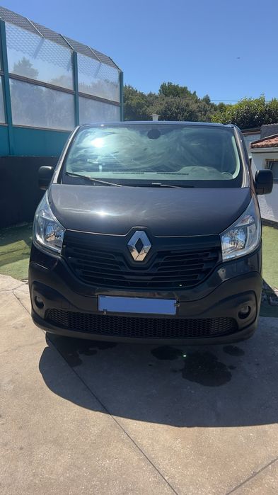 Long-wheelbase Trafic with Full Extras