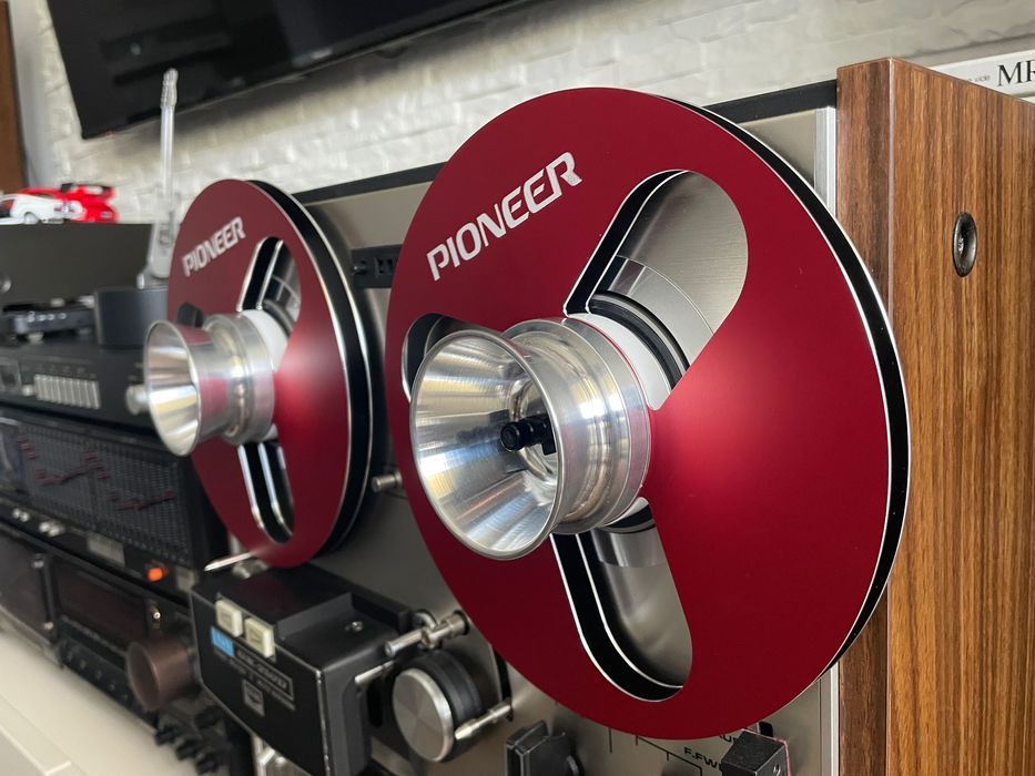 Szpule magnetofonowe  PIONEER czerwono-czarne  18cm.
