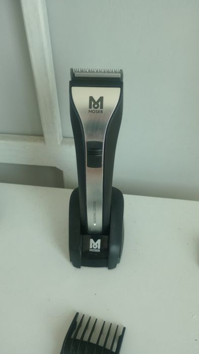Перукарська машинка Moser 2000грн.