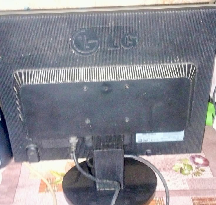 Монитор LG L1953S