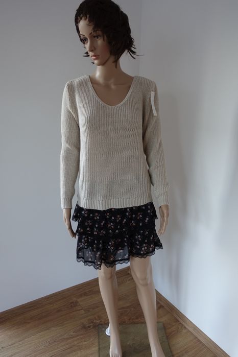 sweter zdobione plecy kremowy pudrowy szary