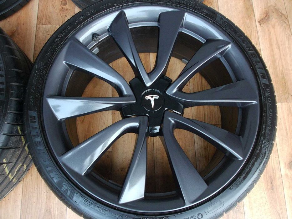 Felgi Tesla model 3 20 5x114,3 ET 35 z czujnikami ładne!