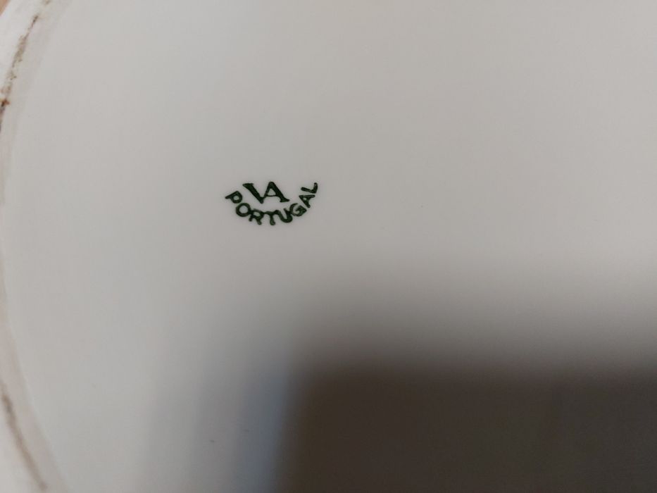 Terrina em porcelana Vista Alegre, impecável.

A peça é decorada com u