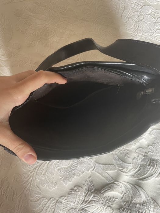 Mala preta com uma alça