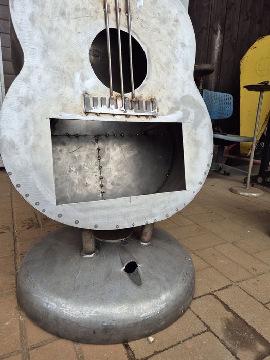 Solidne  ,masywne palenisko -gitara