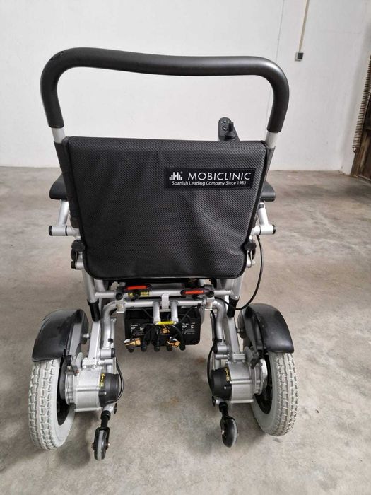 Cadeira de rodas MOBICLINIC Eléctrica