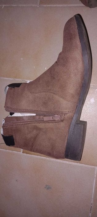Botas castanhas nº 37 , usadas uma vez
