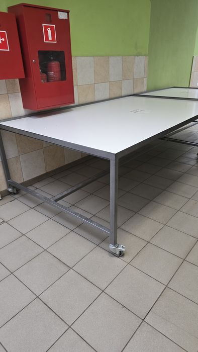 Bardzo solidne stoły