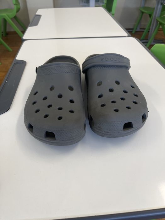Crocs, em pouco bom estado, ainda faço desconto