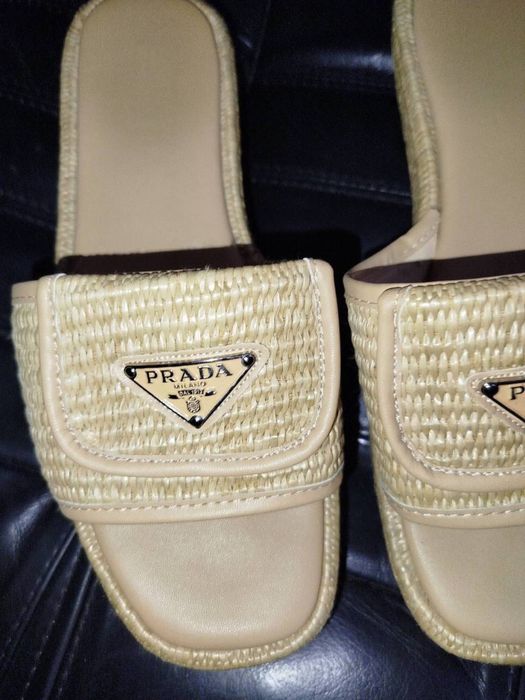 Босоножки, шлепки Прада, Prada