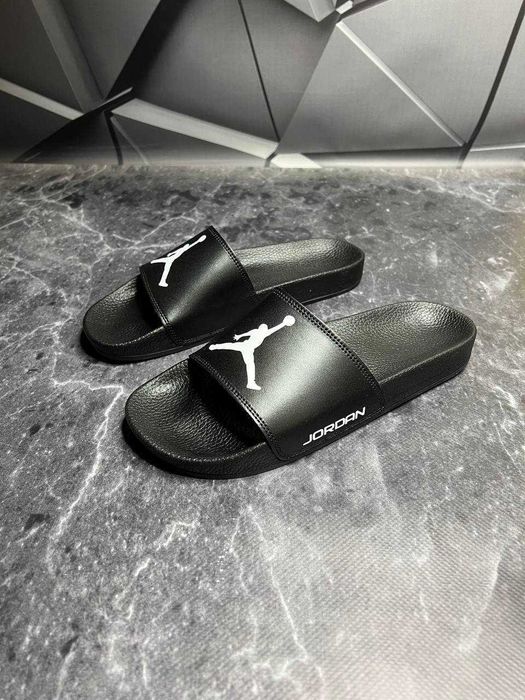 Чоловічі шкіряні шльопанці Jordan чорні розпродаж