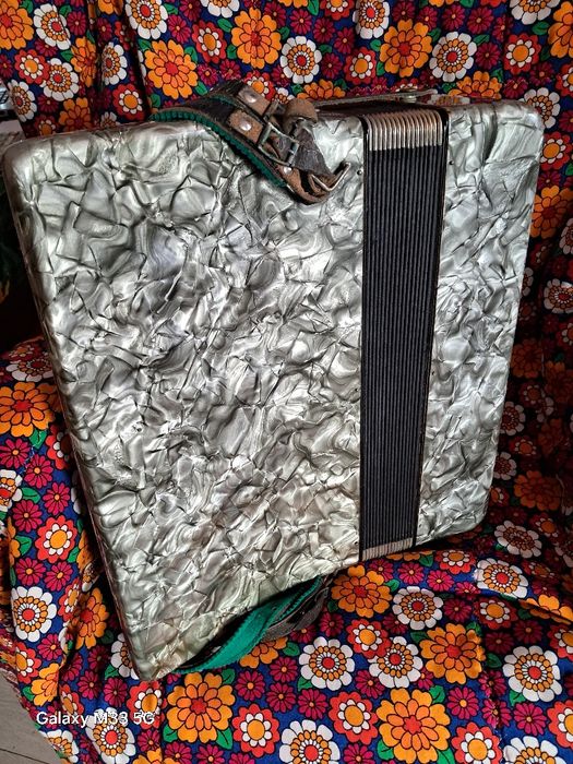 Legendarny akordeon Weltmeister 80 Basów