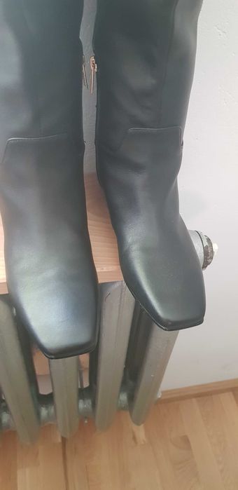Kozaki GUESS 39 za kolano