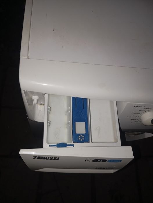 Продам стиральную машину б/у Занусси на 6 кг
