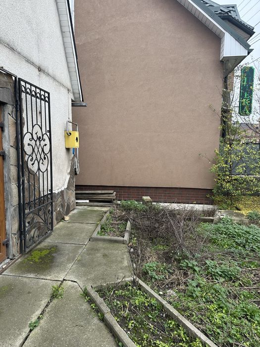 Квартира по вул. Армійська, 33 (1 поверх) м. Тячів