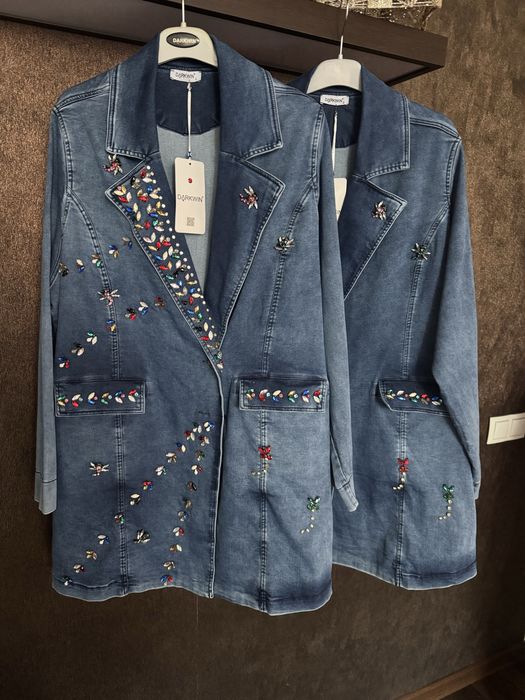 Джинсовий піджак з прикрасами