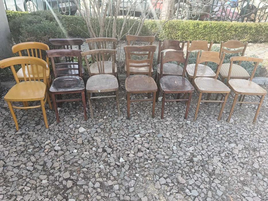 kultowe krzesła drewniane, tapicerowane vintage, PRL; Daniel, Aga,