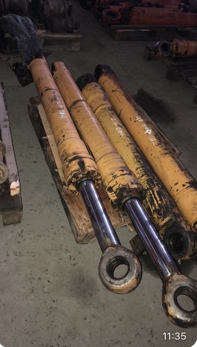 Продам гідроцеліндер рукояті LIEBHERR 912, 914