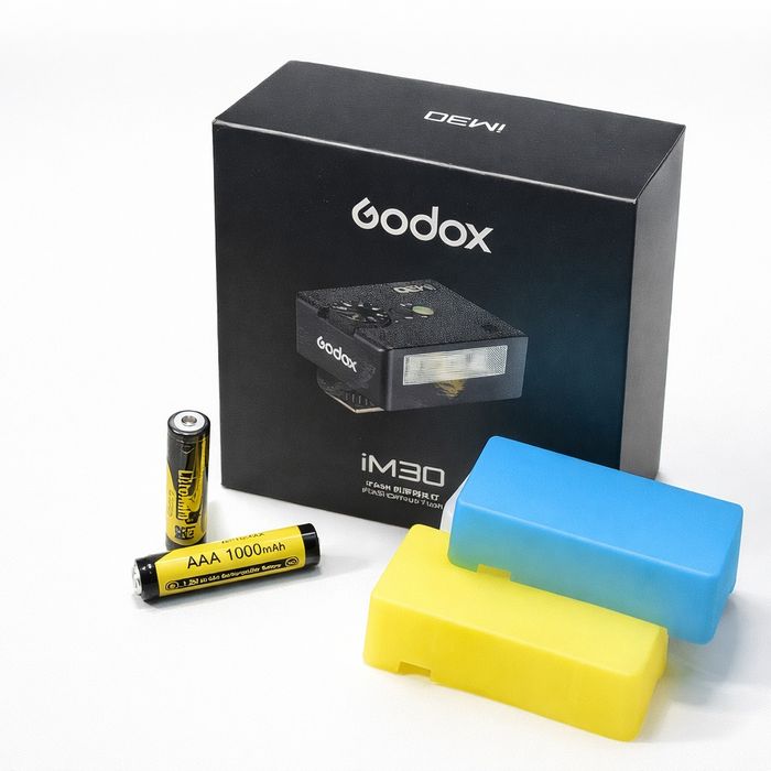Godox iM30 – легкий спалах для Canon, Nikon, Sony