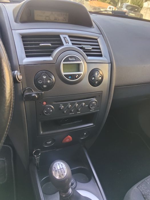 Renault Megane 1.5 dci de 115 CV revisão e distribuição feita..