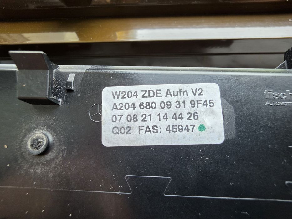 Display Rádio Original W204 - trás de volta a música da tua vida!