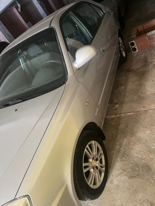 Carro em bom estado de conservação 175.000 km gasolina ano 2006