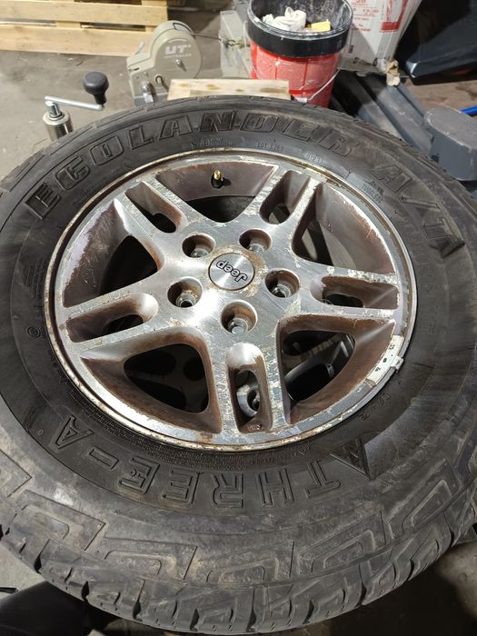 Pneus jeep wj 245/70/16