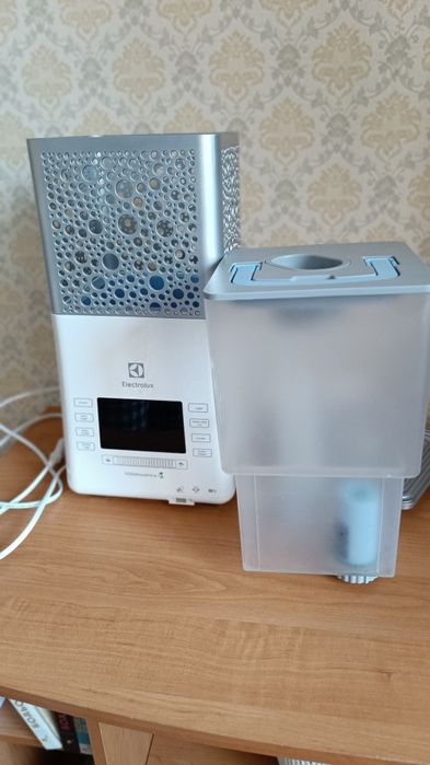 Зволожувач повітря ELECTROLUX