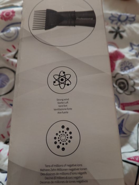 Nowa suszarka do włosów, 5 końcówek w tym dyfuzor, uchwyt, szczotka.