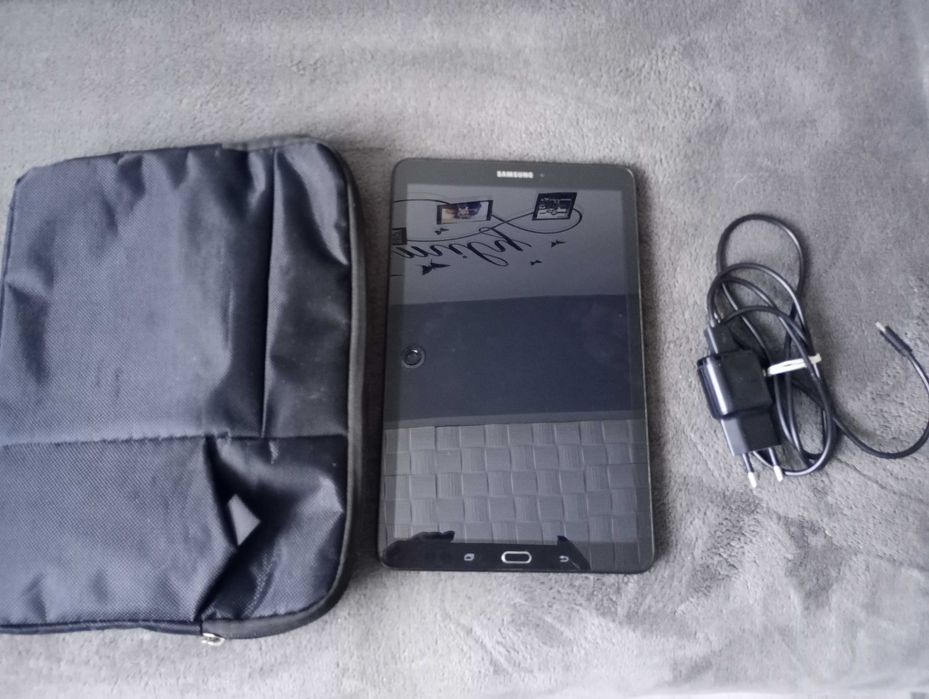 Tablet Samsung z torbą