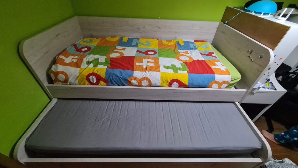 Cama dupla com gavetas