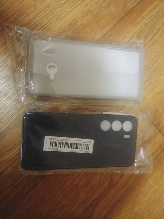 Продам чехол на телефон Realme