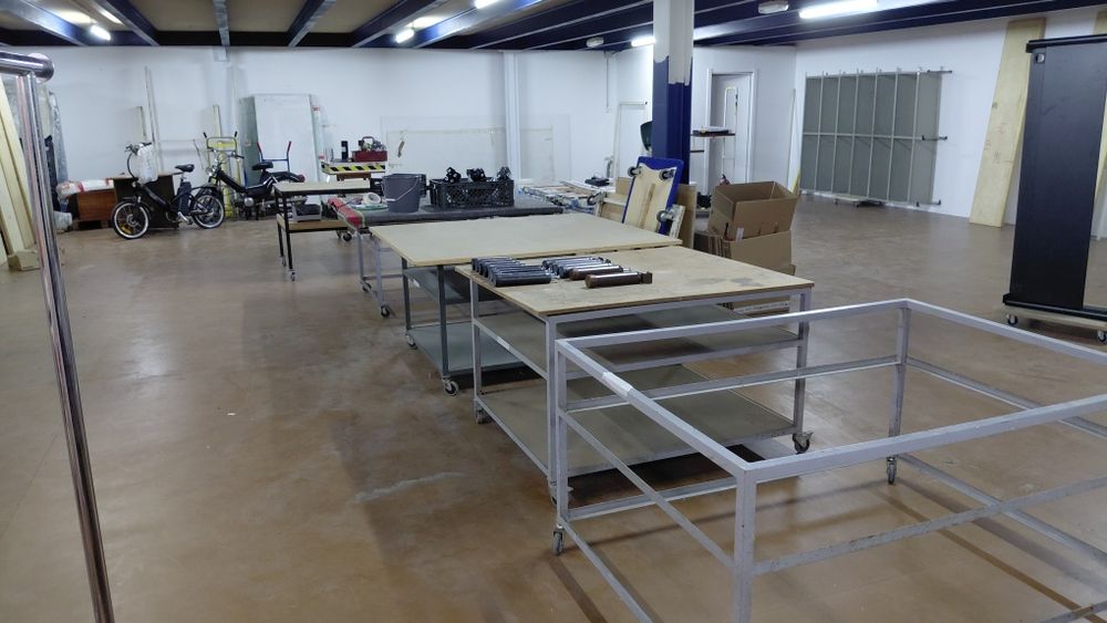 Bancada/mesa trabalho/exposição em ferro pintado ( algumas com tampo m