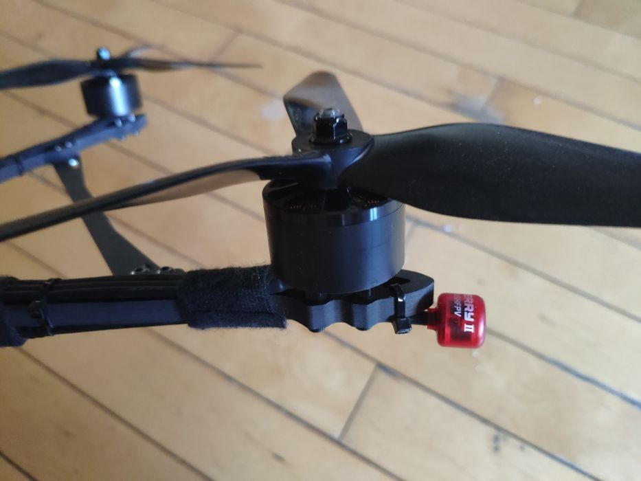 Дрон для ППО FPV квадрокоптер перехоплювач ворожих дронів