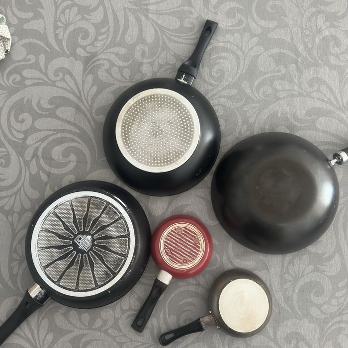 Various Frying Pans425180327608340481