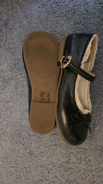 Czarne buty z koronką 34