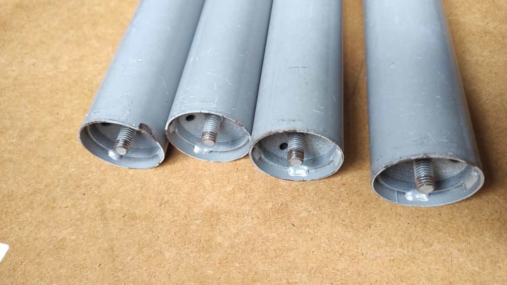 Pernas reguláveis para mesa/secretária