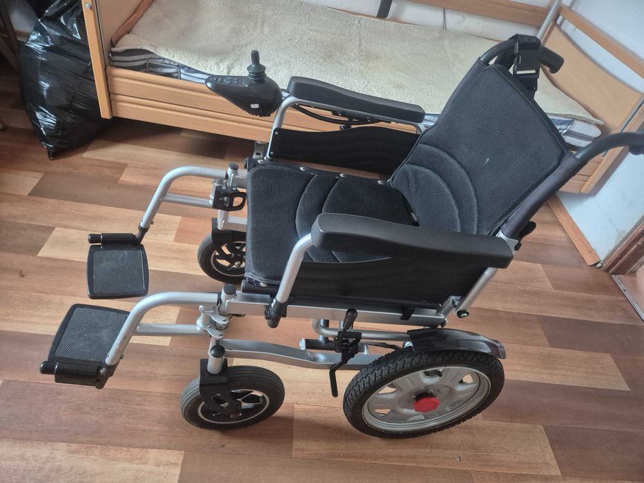 Wózek inwalidzki elektryczny składany  250 w pilot