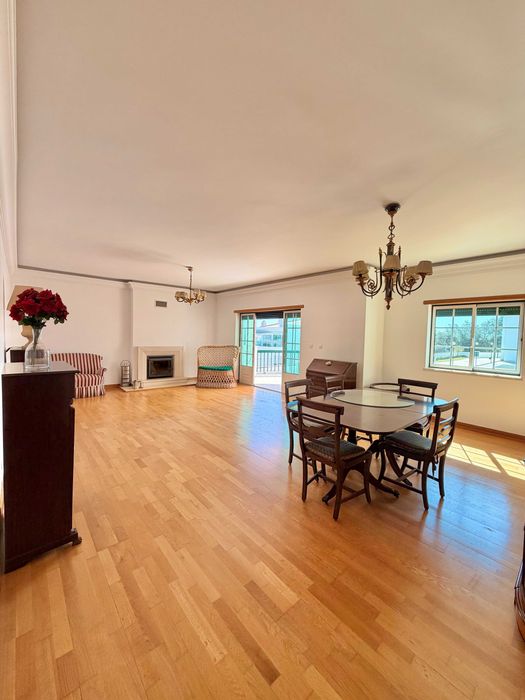 T4 de 160 m² no Jardim da Lomba |Condomínio Privado|Garagem 4 Carros