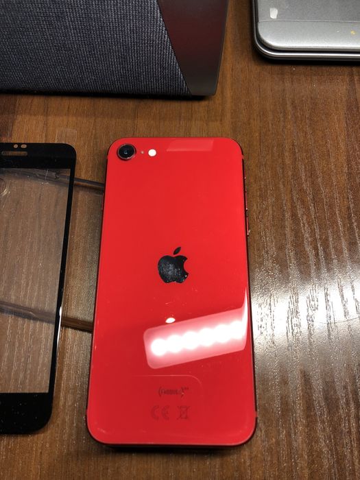 Iphone SE czerwony 64 GB red product