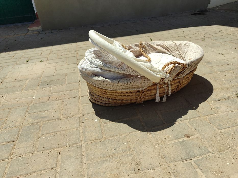 Alcofa de bebê pintas