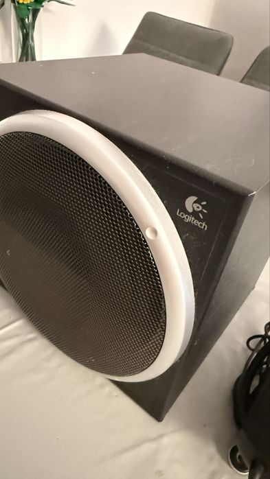 Colunas Logitech 2.1 com Subwoofer – Som Potente para PC/TV