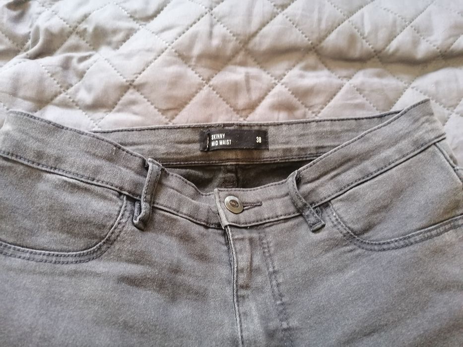 Szare jeansy roz 38