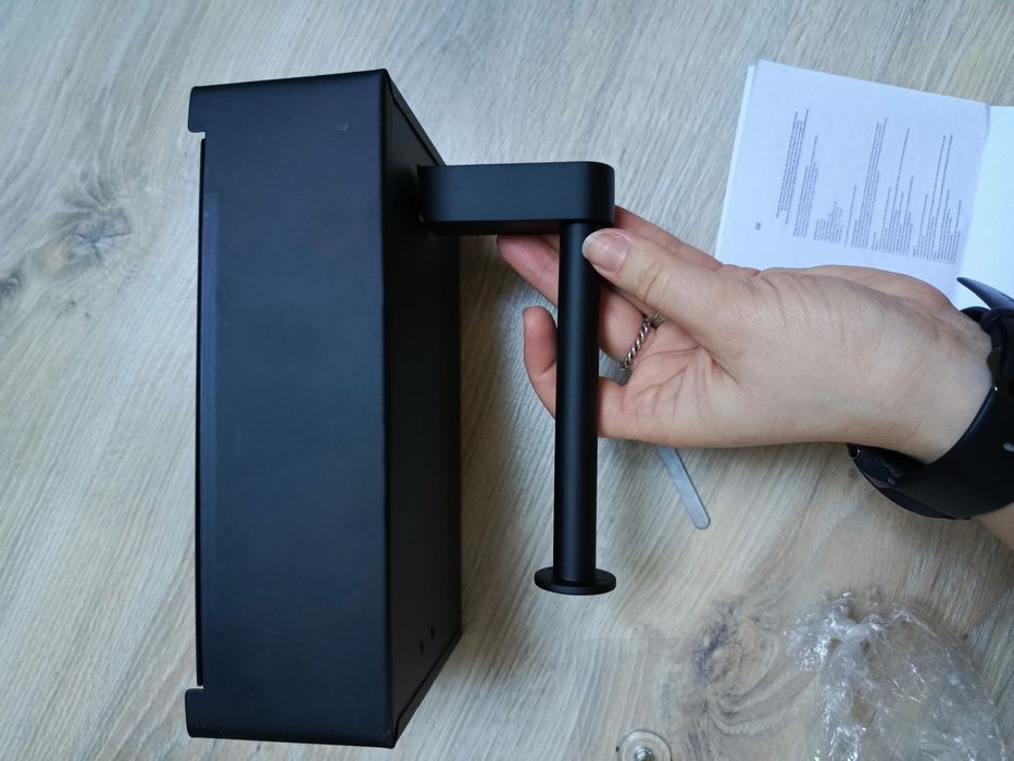 Uchwyt na papier toaletowy loft loftowym metalowy czarny półka telefon